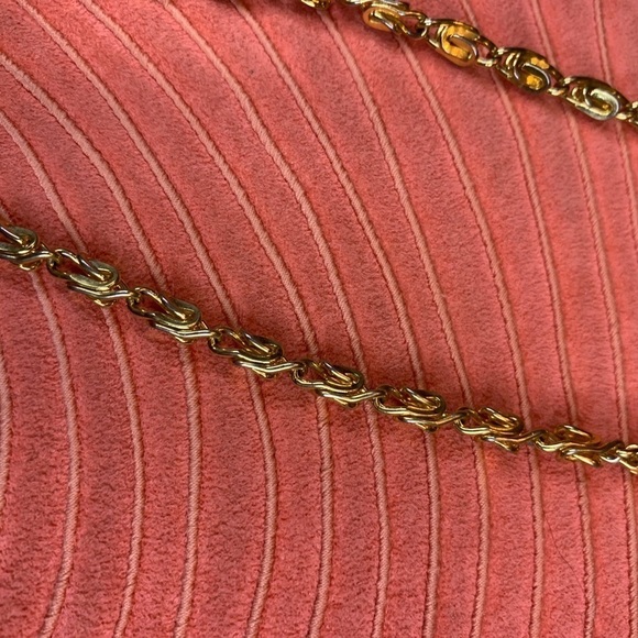 Vintage Coral Suede Clutch / Shoulder Bag with Gold Chain - Picture 9 of 11